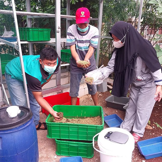 Program Outing Class dan Pelatihan Kewirausahaan Agrobisnis di Joglo Larva Center, Bekasi